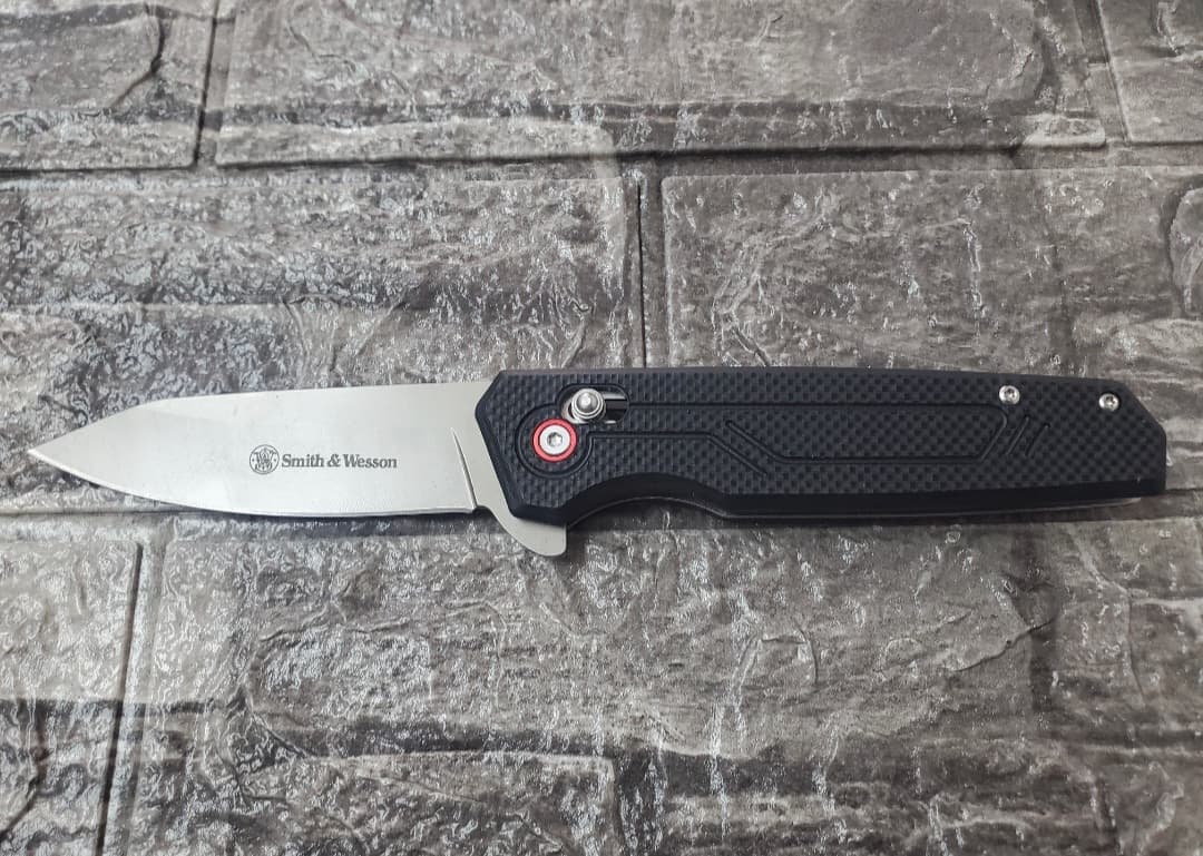 Smith & Wesson Tactical Folding Pocket Knife – Black — 1