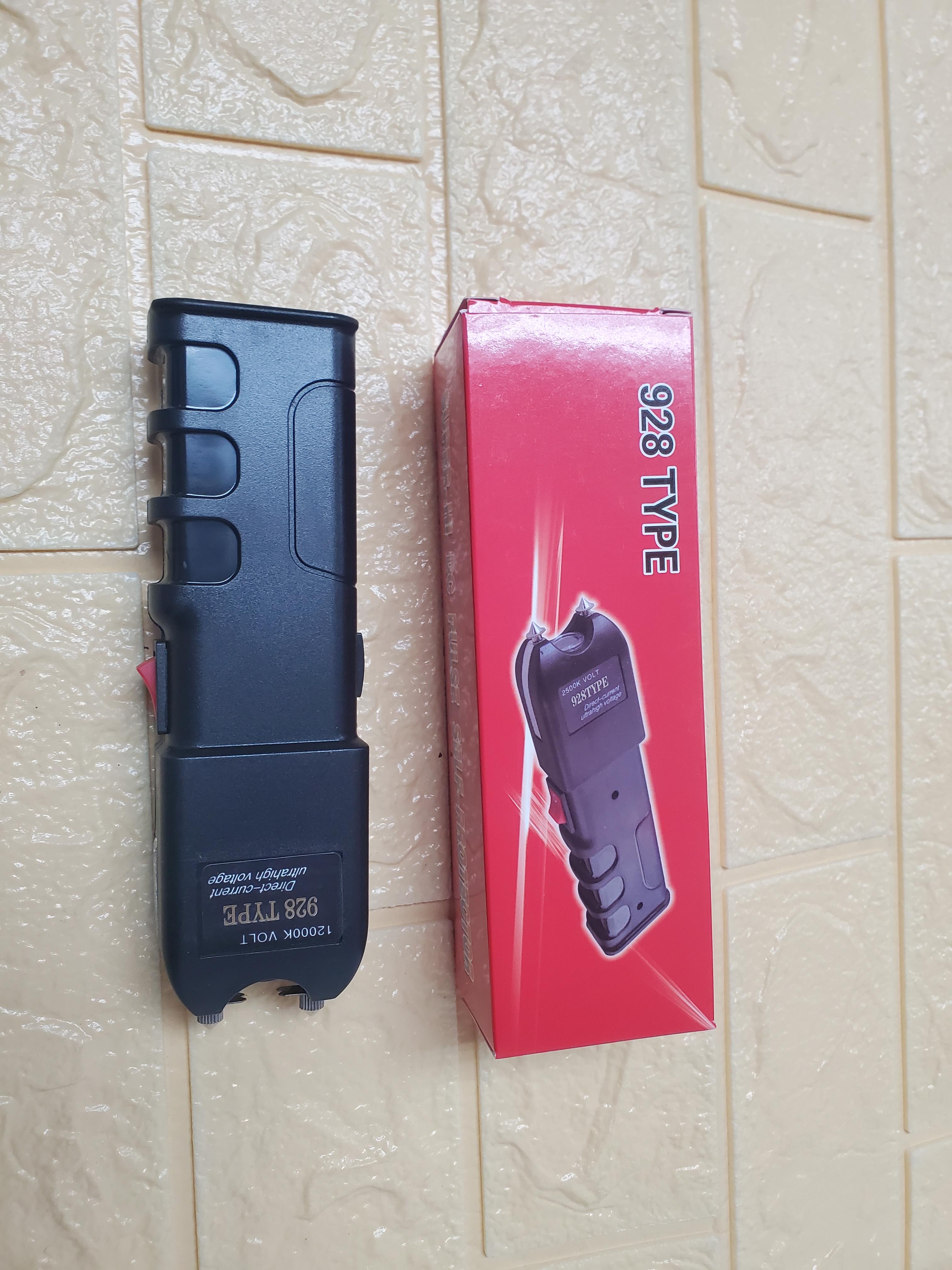 928 Type Rechargeable Self-Defense Stun Gun with LED Flashlight – Black — 1