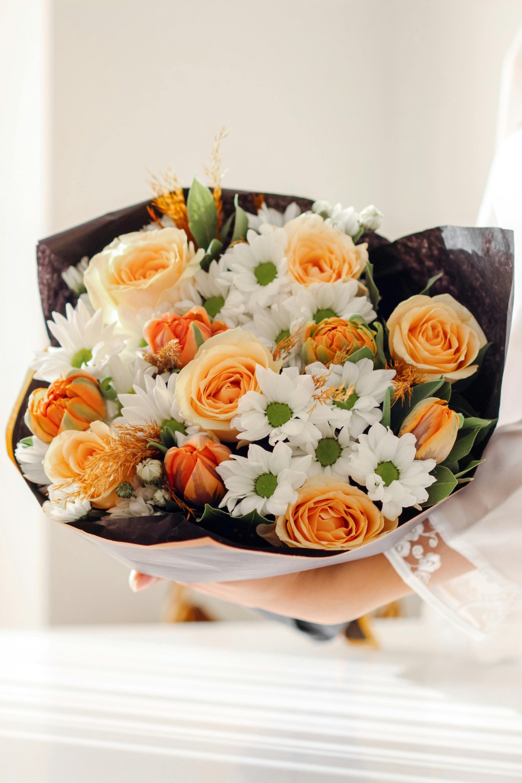 Seasonal bouquet (Medium)  - Image 7