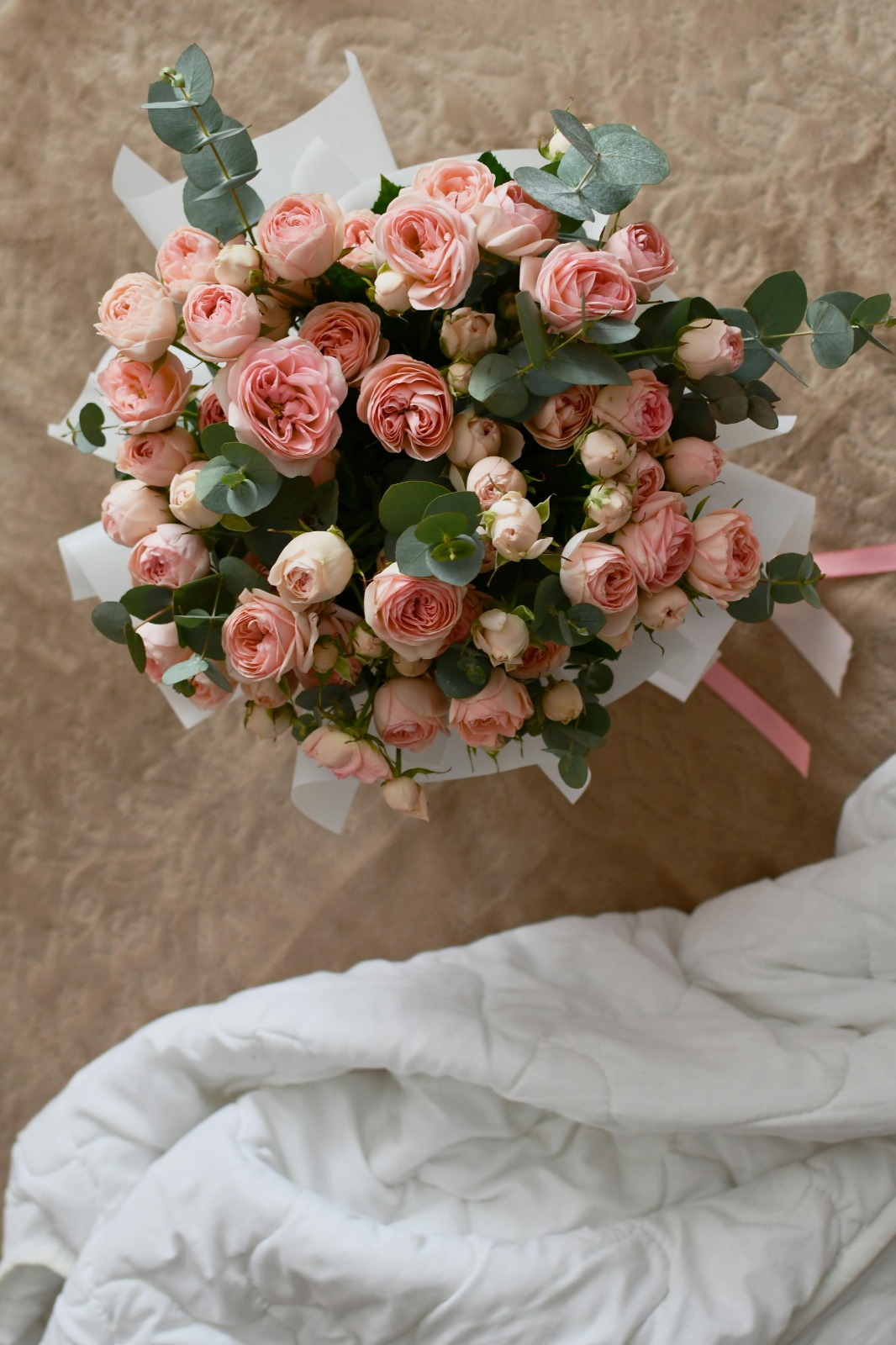 Seasonal bouquet (Medium)  - Image 10