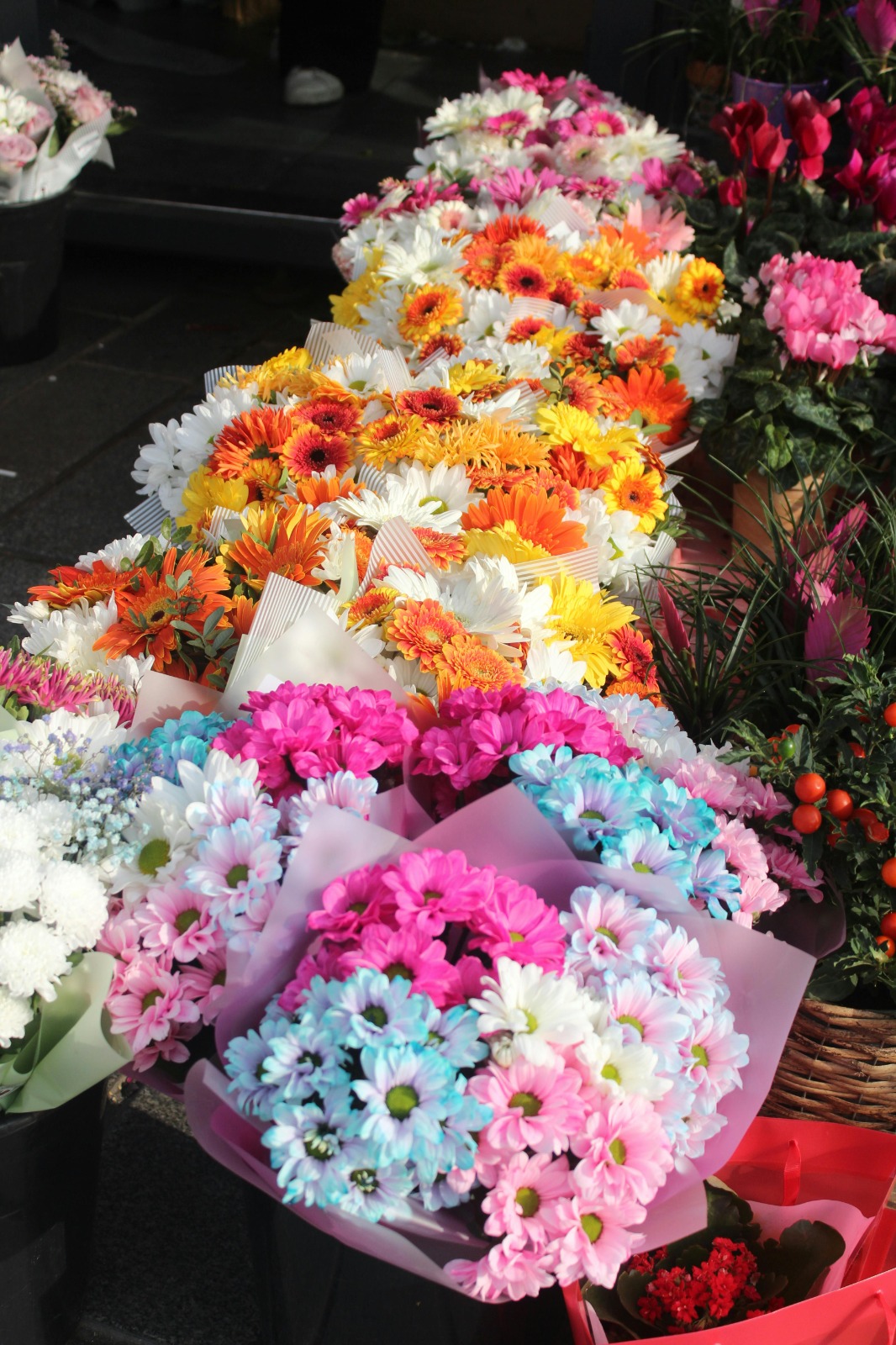 Seasonal bouquet (Medium)  - Image 12